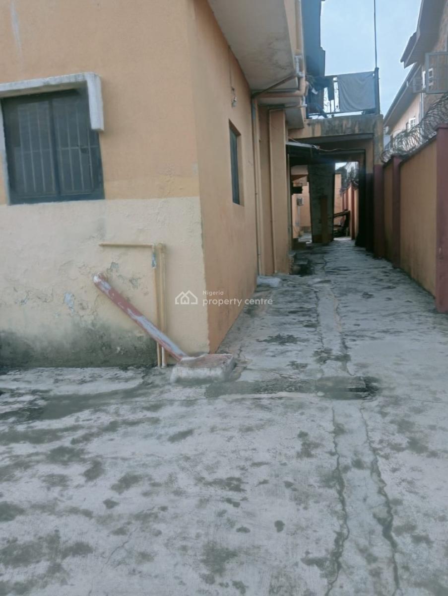 Well Spacious 3 Bedroom Flat in a Secured Estate, Unilag Estate, Gra Phase 1, Magodo, Lagos, Flat / Apartment for Rent