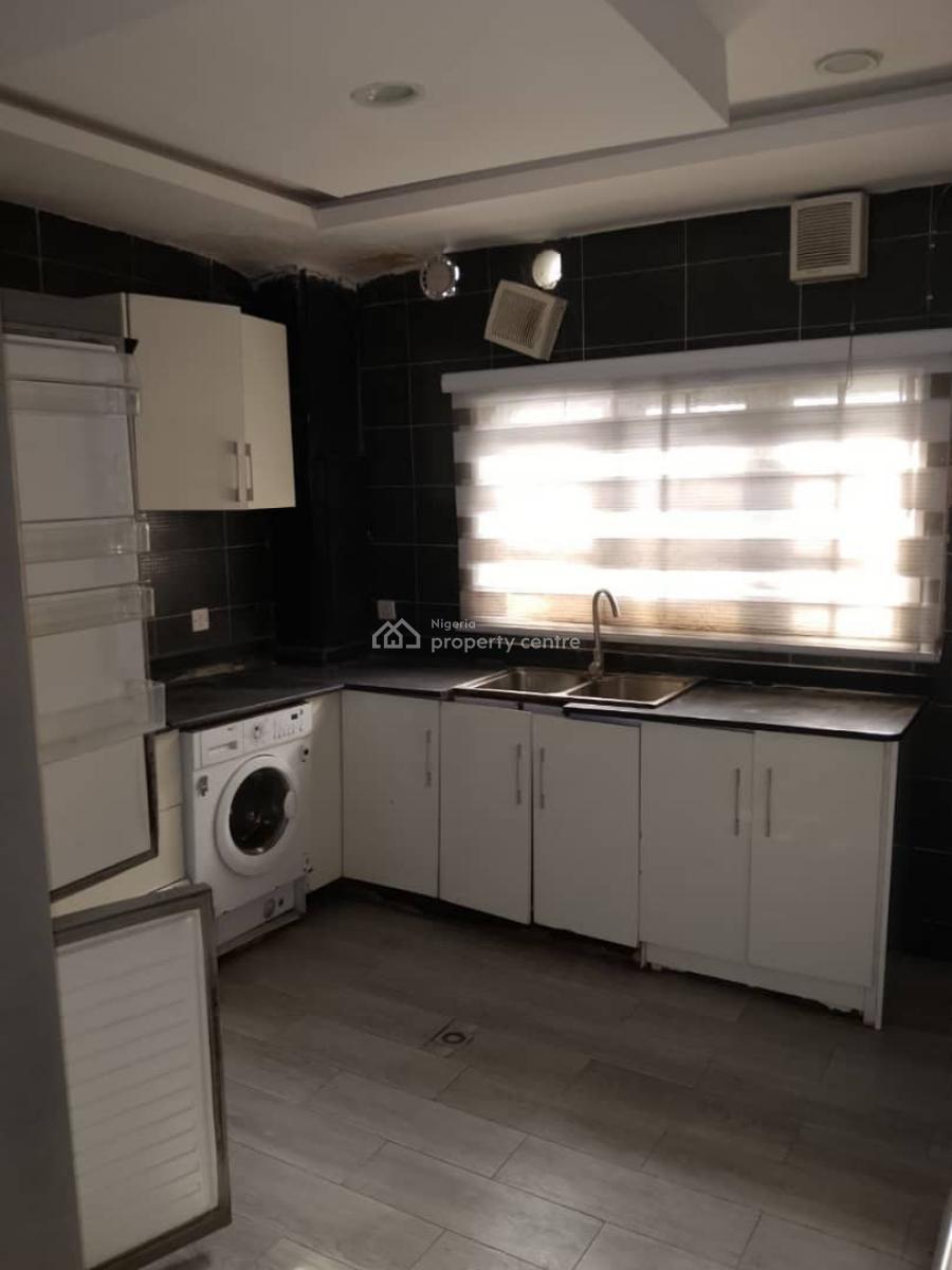 Distress Furnished 3 Bedroom Apartment with Bq, Kenneth Odidika Estate, Ologolo, Lekki, Lagos, Flat / Apartment for Sale