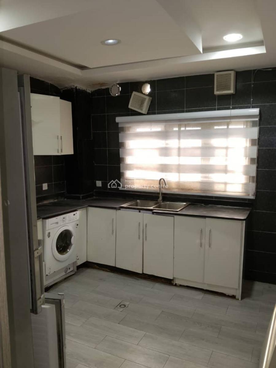 Distress Furnished 3 Bedroom Apartment with Bq, Kenneth Odidika Estate, Ologolo, Lekki, Lagos, Flat / Apartment for Sale