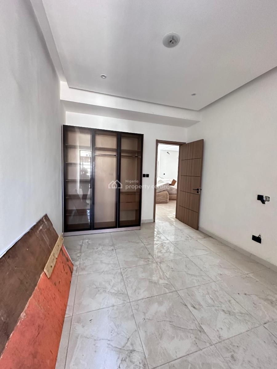 2 Bedroom Apartment with Pool & Gym, Lekki Phase 1, Lekki, Lagos, Self Contain (single Rooms) for Rent