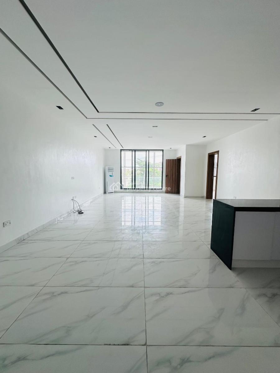 Spacious 2 Bedroom Apartment with Pool, Gym & Elevator, Lekki Phase 1, Lekki, Lagos, Block of Flats for Sale