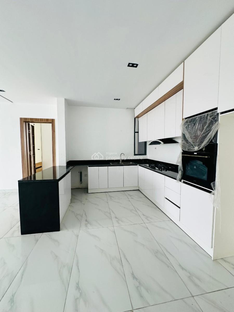 Spacious 2 Bedroom Apartment with Pool, Gym & Elevator, Lekki Phase 1, Lekki, Lagos, Block of Flats for Sale