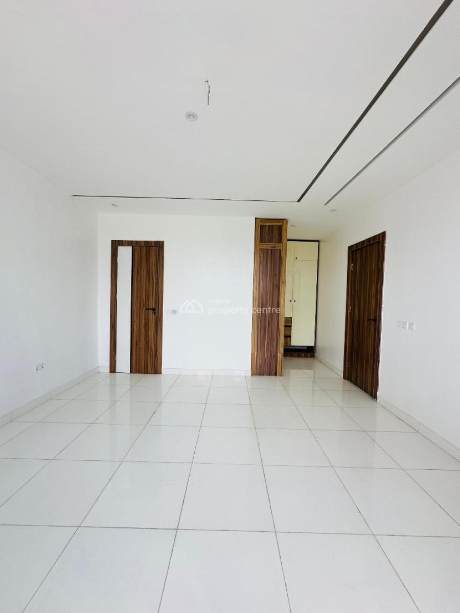 Spacious 2 Bedroom Apartment with Pool, Gym & Elevator, Lekki Phase 1, Lekki, Lagos, Block of Flats for Sale