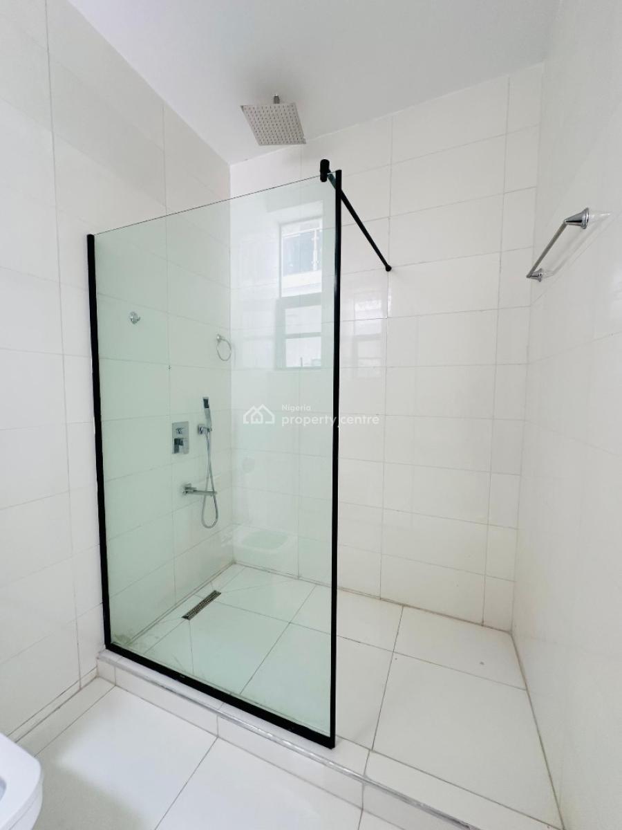 Spacious 2 Bedroom Apartment with Pool, Gym & Elevator, Lekki Phase 1, Lekki, Lagos, Block of Flats for Sale