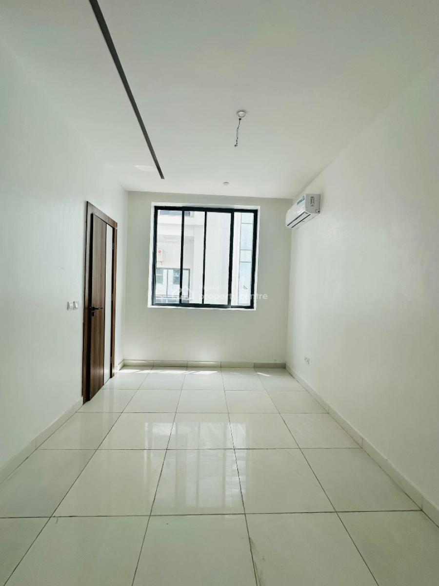 Spacious 2 Bedroom Apartment with Pool, Gym & Elevator, Lekki Phase 1, Lekki, Lagos, Block of Flats for Sale