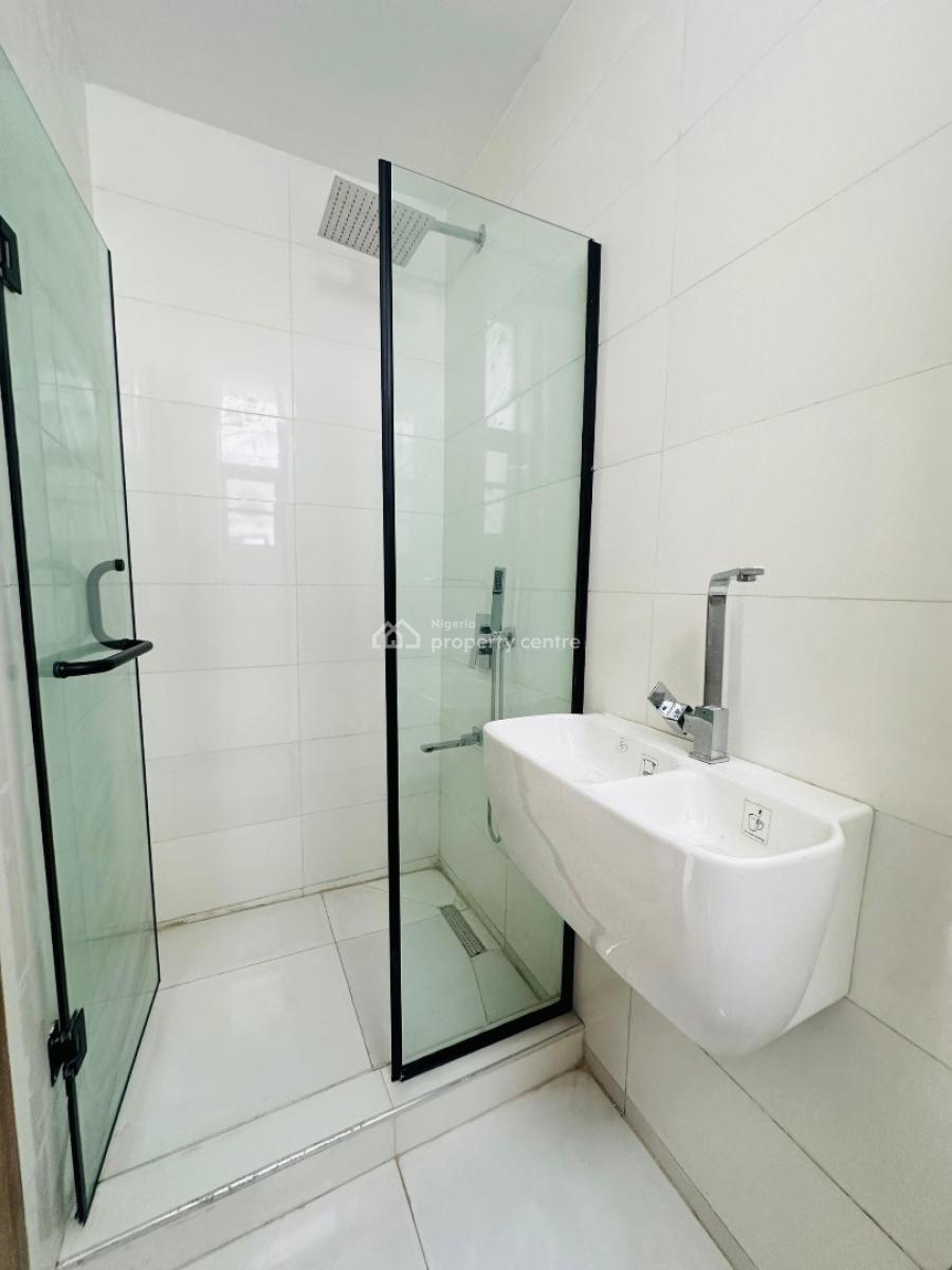 Spacious 2 Bedroom Apartment with Pool, Gym & Elevator, Lekki Phase 1, Lekki, Lagos, Block of Flats for Sale
