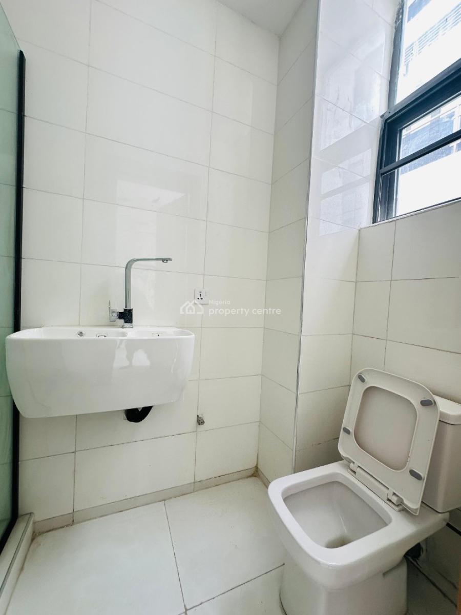 Spacious 2 Bedroom Apartment with Pool, Gym & Elevator, Lekki Phase 1, Lekki, Lagos, Block of Flats for Sale