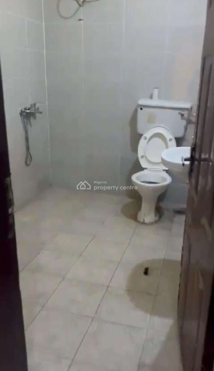 1bedroom Flat, Ground Floor,  Tarred Road, Area 1 Shopping Center, Garki, Abuja, Flat / Apartment for Rent