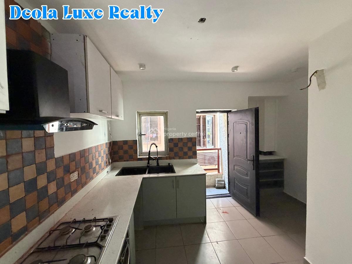 a Well Maintained 2 Bedroom with a Bq, Lekki Phase 1, Lekki, Lagos, Flat / Apartment for Rent