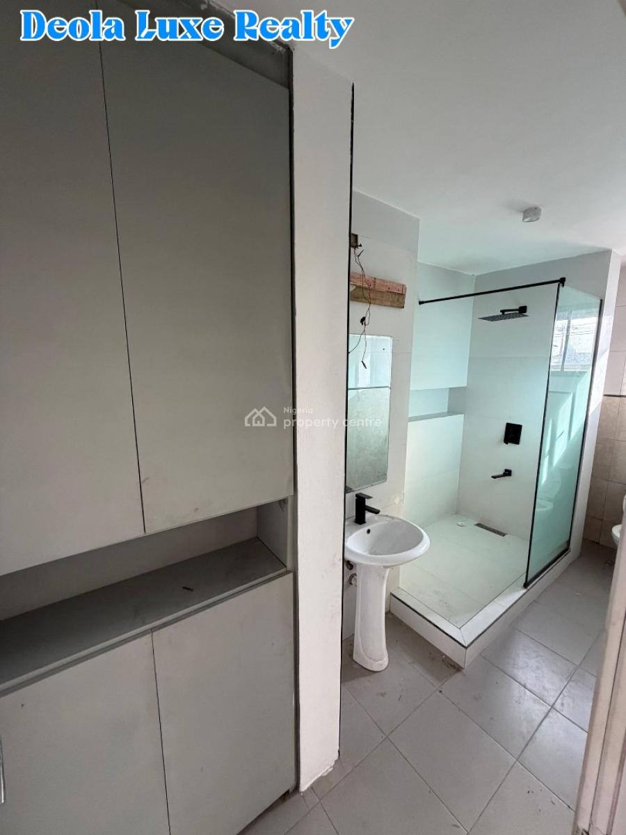 a Well Maintained 2 Bedroom with a Bq, Lekki Phase 1, Lekki, Lagos, Flat / Apartment for Rent