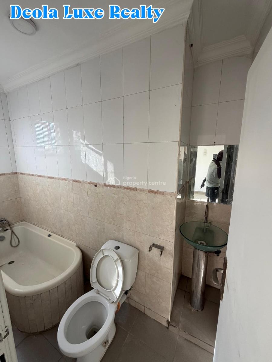 a Well Maintained 2 Bedroom with a Bq, Lekki Phase 1, Lekki, Lagos, Flat / Apartment for Rent