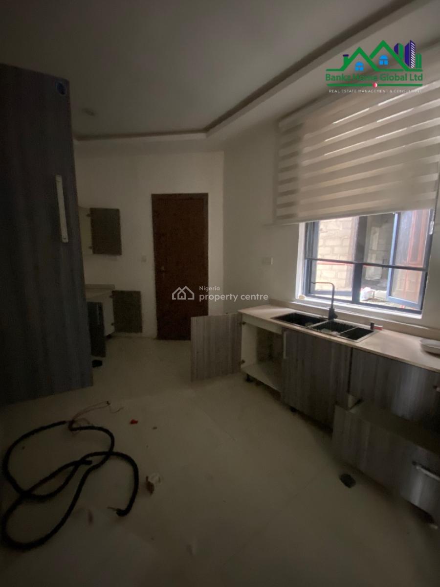 Spacious 3 Bedroom Apartment with a Bq, Lekki Phase 1, Lekki, Lagos, Flat / Apartment for Rent