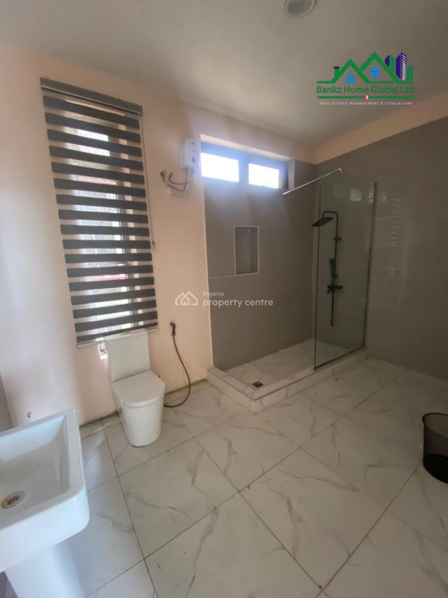 Spacious 3 Bedroom Apartment with a Bq, Lekki Phase 1, Lekki, Lagos, Flat / Apartment for Rent