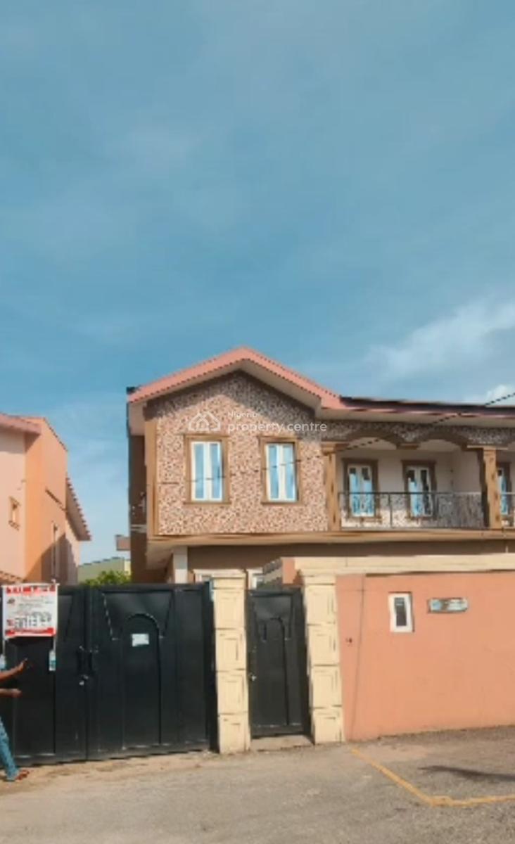 4 Bedroom Semi-detached with Bq   Location - Diamond Esta6, Magodo Pha, Gra Phase 2, Magodo, Lagos, Semi-detached Duplex for Rent