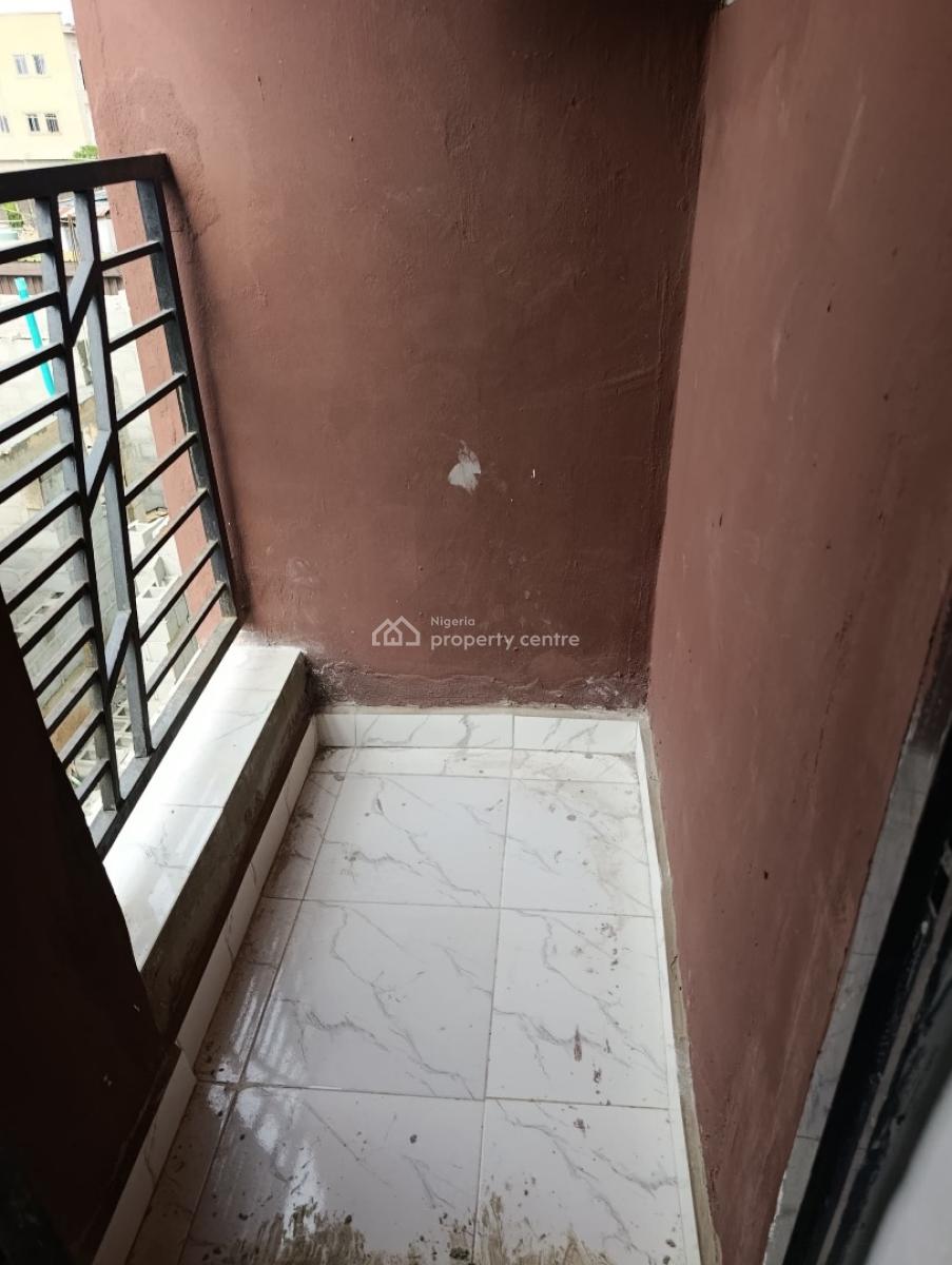 Nice and Spacious 1bedroom Apartment, Off Pedro Road Close to Charlie Boy Gbagada, Shomolu, Lagos, Flat / Apartment for Rent