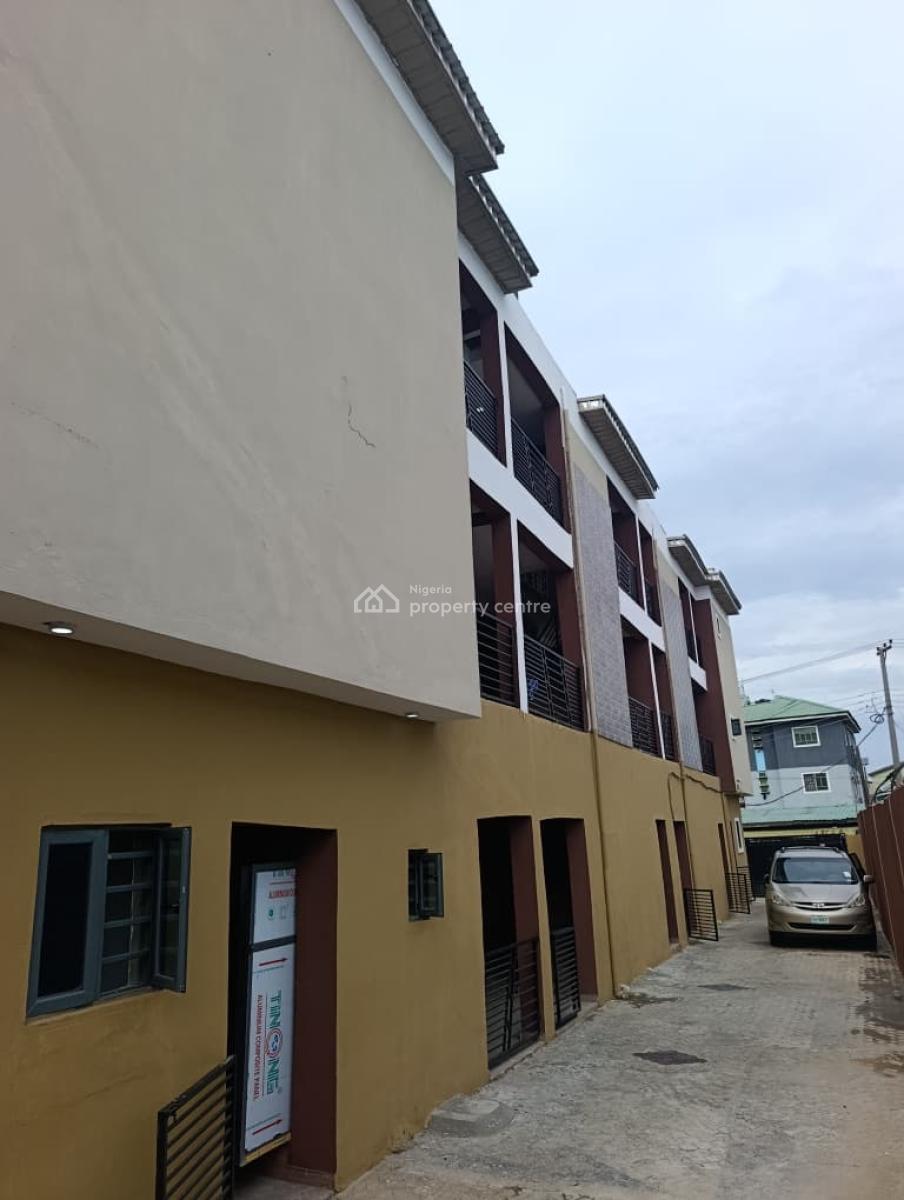 Nice and Spacious 1bedroom Apartment, Off Pedro Road Close to Charlie Boy Gbagada, Shomolu, Lagos, Flat / Apartment for Rent