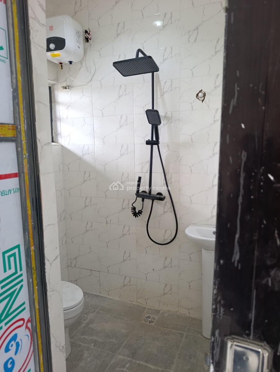 Nice and Spacious 1bedroom Apartment, Off Pedro Road Close to Charlie Boy Gbagada, Shomolu, Lagos, Flat / Apartment for Rent