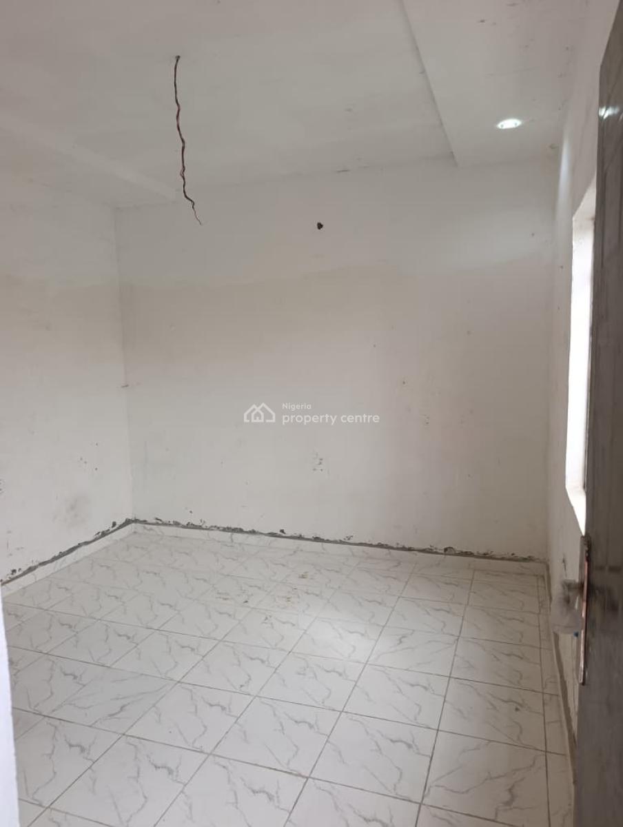 Nice and Spacious 1bedroom Apartment, Off Pedro Road Close to Charlie Boy Gbagada, Shomolu, Lagos, Flat / Apartment for Rent