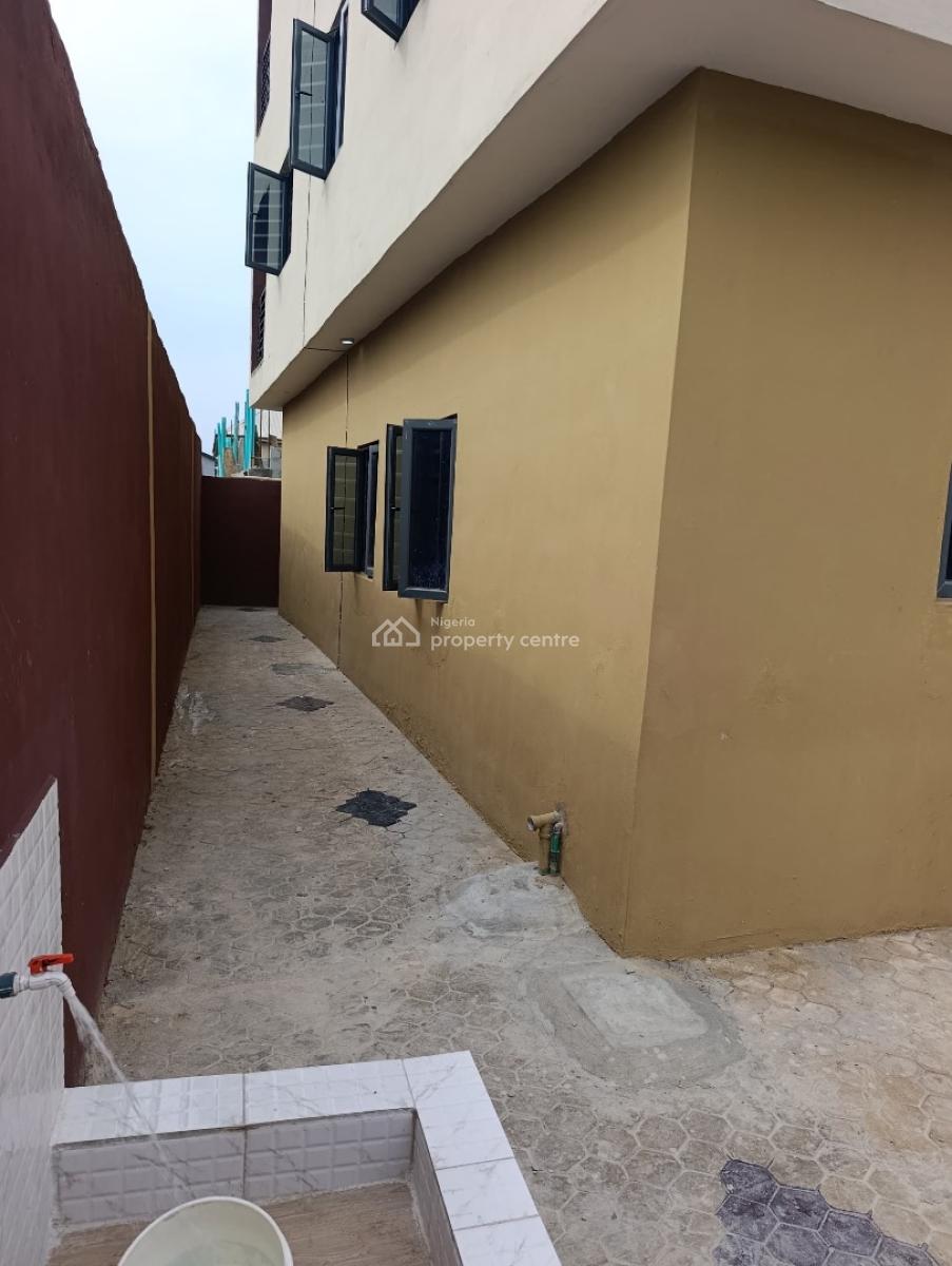 Nice and Spacious 1bedroom Apartment, Off Pedro Road Close to Charlie Boy Gbagada, Shomolu, Lagos, Flat / Apartment for Rent