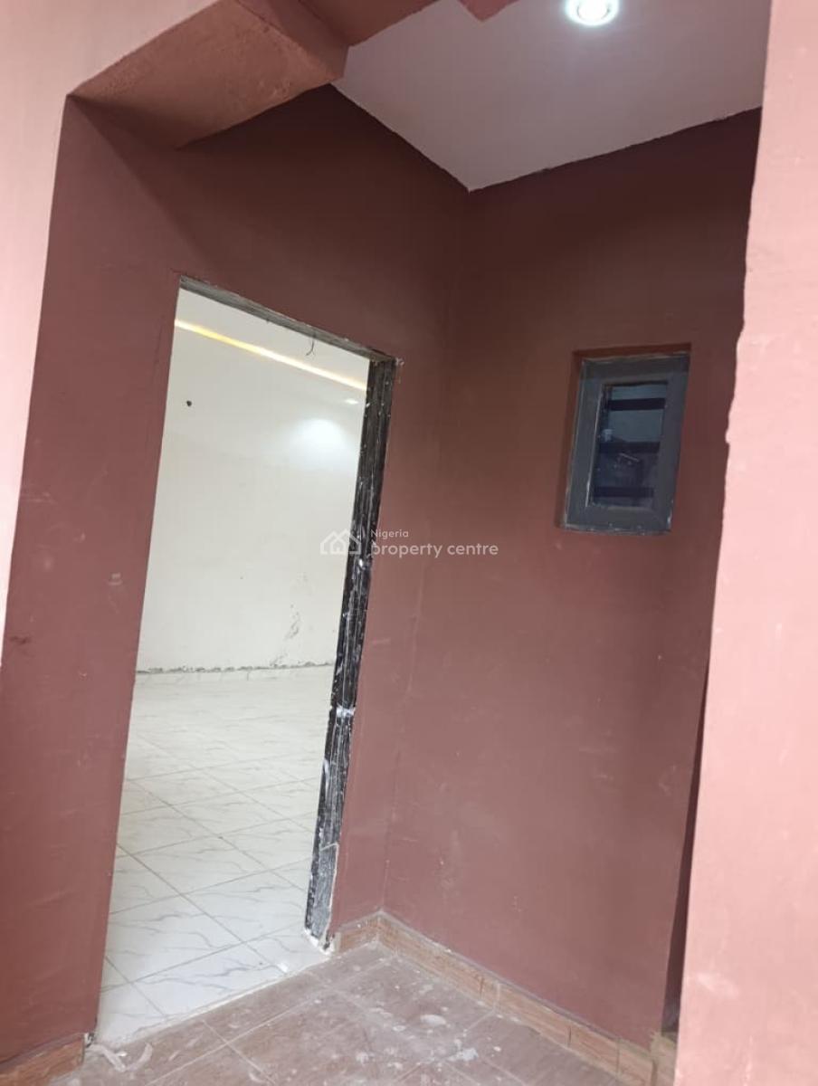 Nice and Spacious 1bedroom Apartment, Off Pedro Road Close to Charlie Boy Gbagada, Shomolu, Lagos, Flat / Apartment for Rent