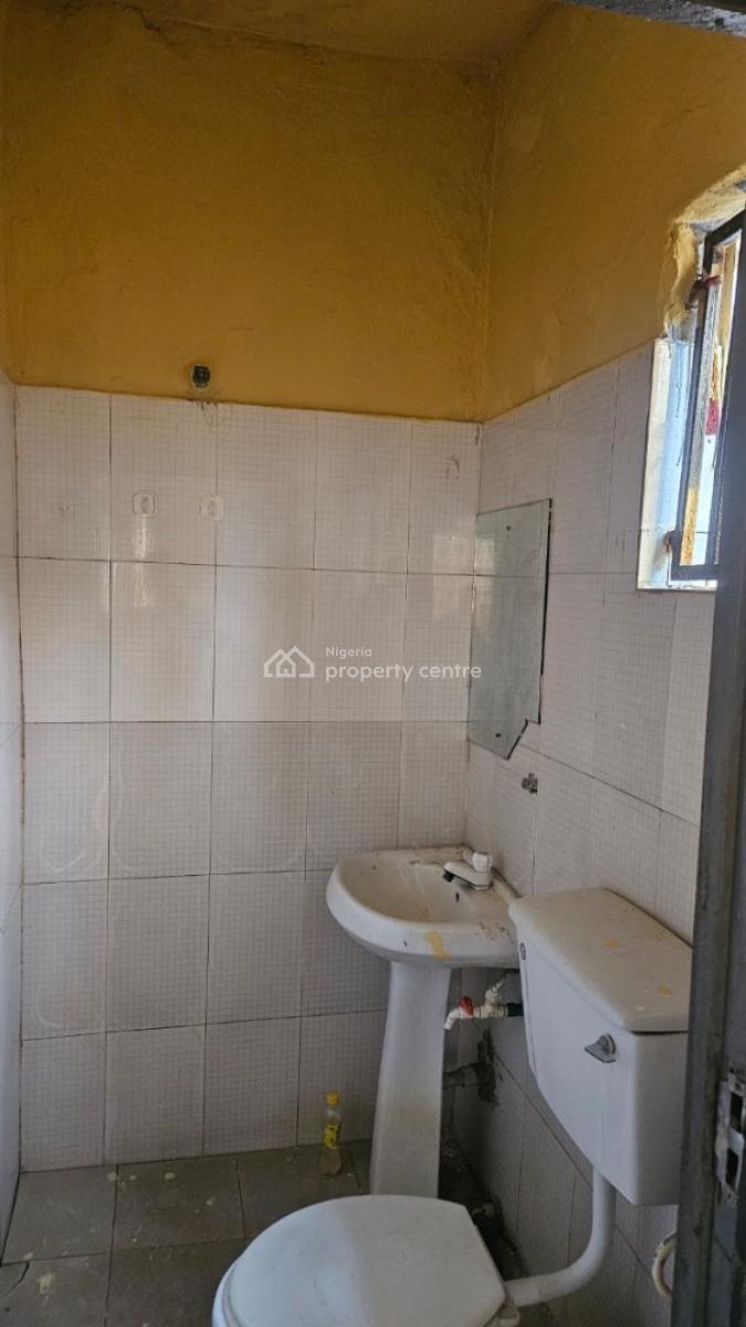 Clean 2 Bedroom Directly Along Interlocked Rd, Badore, Ajah, Lagos, Flat / Apartment for Rent