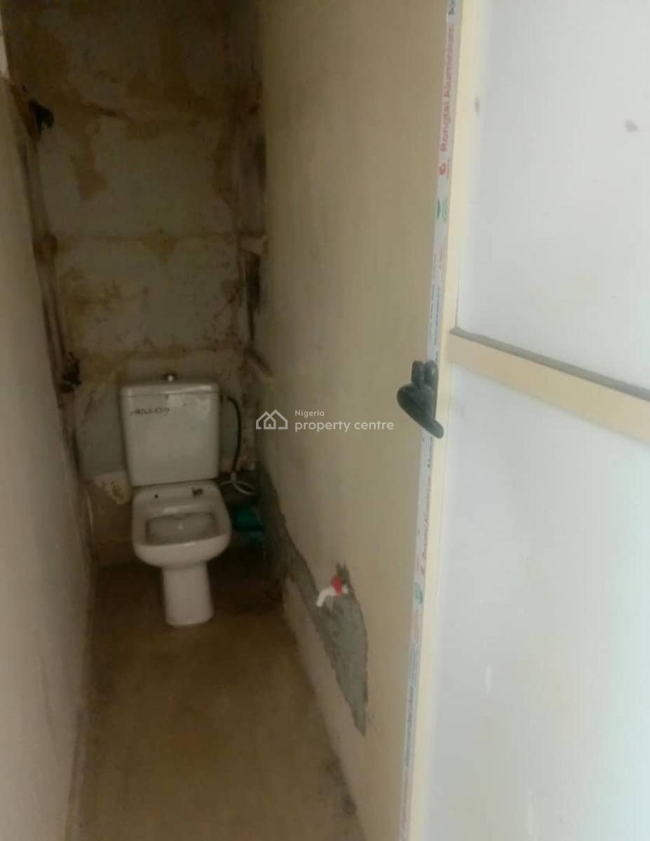 Spacious Big Shop/ Office Space, Upstairs- Front Shop, Lekki Phase 1, Lekki, Lagos, Commercial Property for Rent