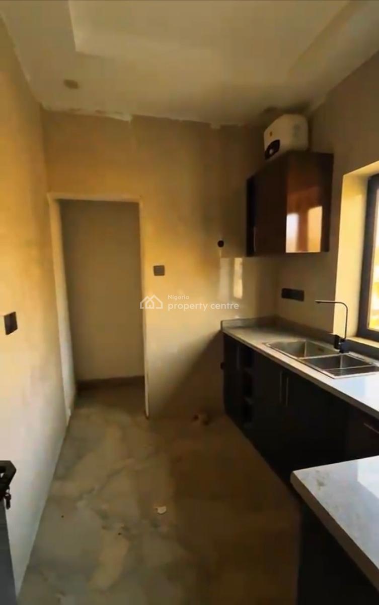 Luxurious Spacious 2bedroom En-suite Flat, River Park Estate, Lugbe District, Abuja, Block of Flats for Sale