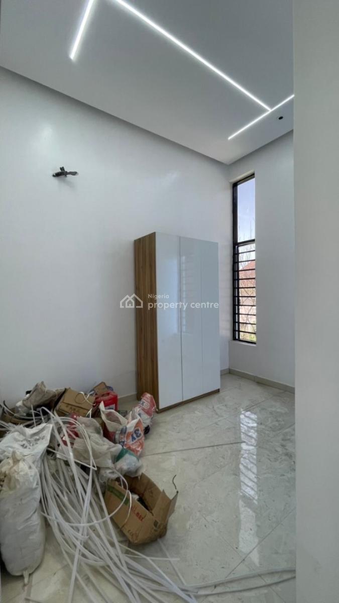 Luxurious 3 Bedrooms Apartment Without Bq, Lekki Phase 1, Lekki, Lagos, Flat / Apartment for Sale