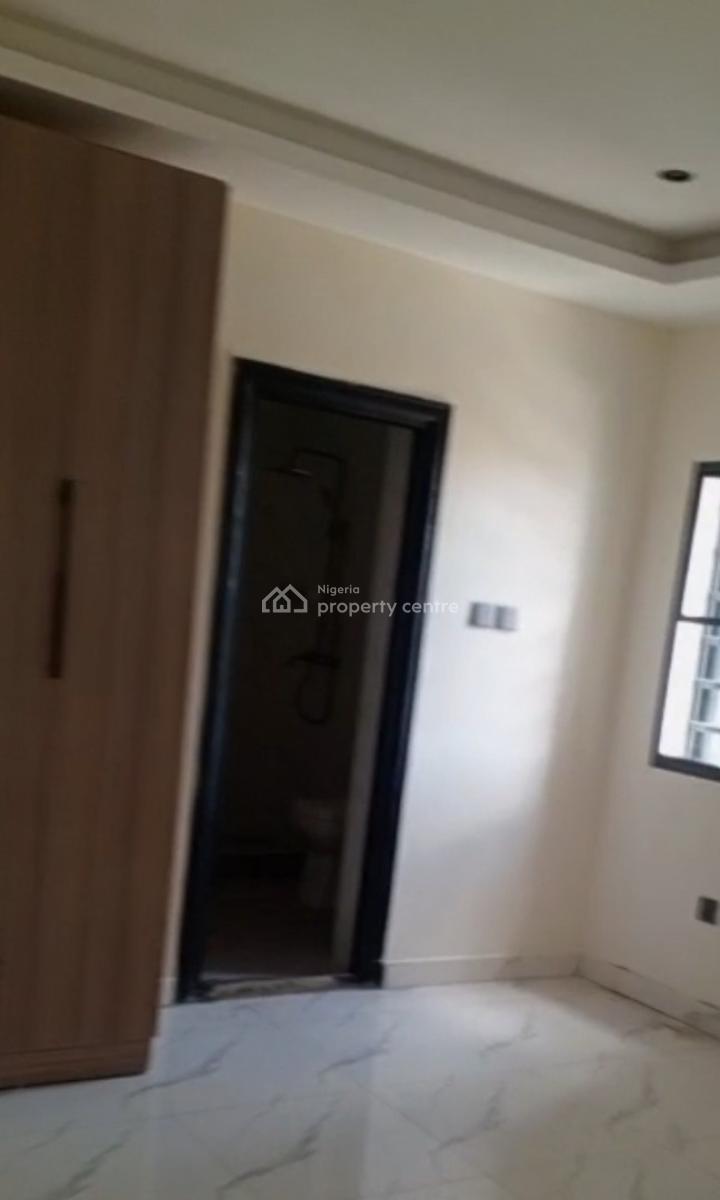 Upstairs Mini Flat*  Re: N3,500,000 Agreement: N350,000 Caution: N20, Gbagada, Lagos, Mini Flat (room and Parlour) for Rent