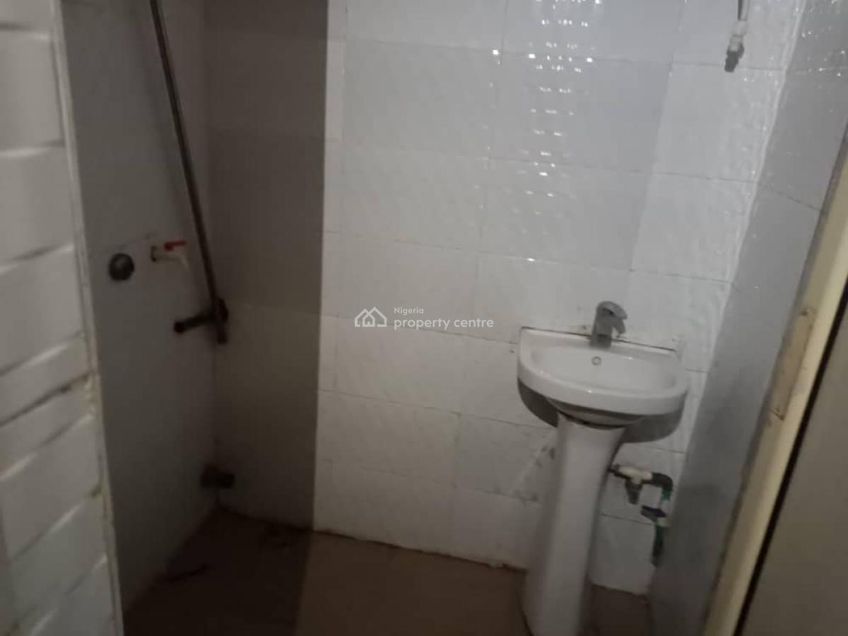Property for R: 3 Bedrooms Flat All Ensuit in Diamond Estate Off Cm, Gra Phase 2, Magodo, Lagos, Flat / Apartment for Rent