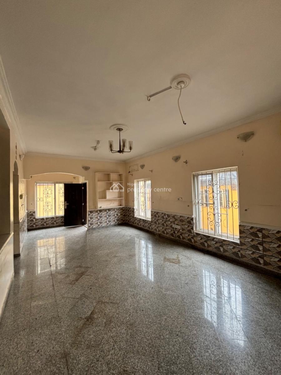 Old But Solid 4 Bedroom Terrace Duplex, Lekki Phase 1, Lekki, Lagos, Terraced Duplex for Rent