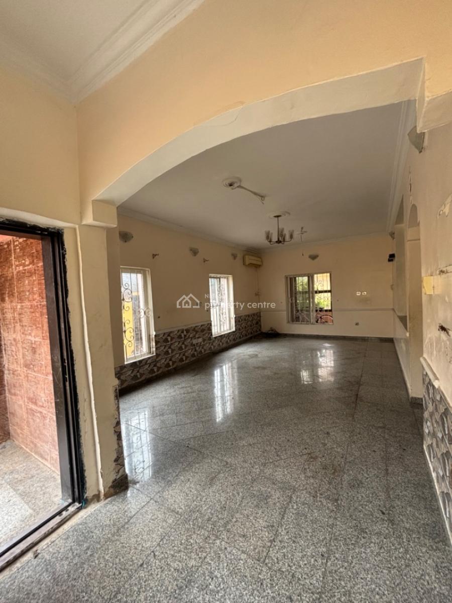 Old But Solid 4 Bedroom Terrace Duplex, Lekki Phase 1, Lekki, Lagos, Terraced Duplex for Rent