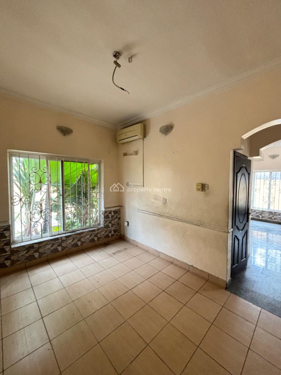 Old But Solid 4 Bedroom Terrace Duplex, Lekki Phase 1, Lekki, Lagos, Terraced Duplex for Rent