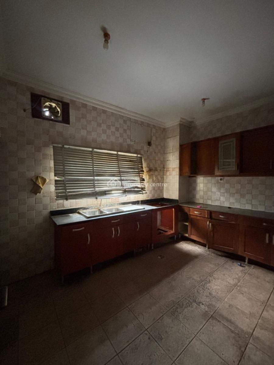 Old But Solid 4 Bedroom Terrace Duplex, Lekki Phase 1, Lekki, Lagos, Terraced Duplex for Rent