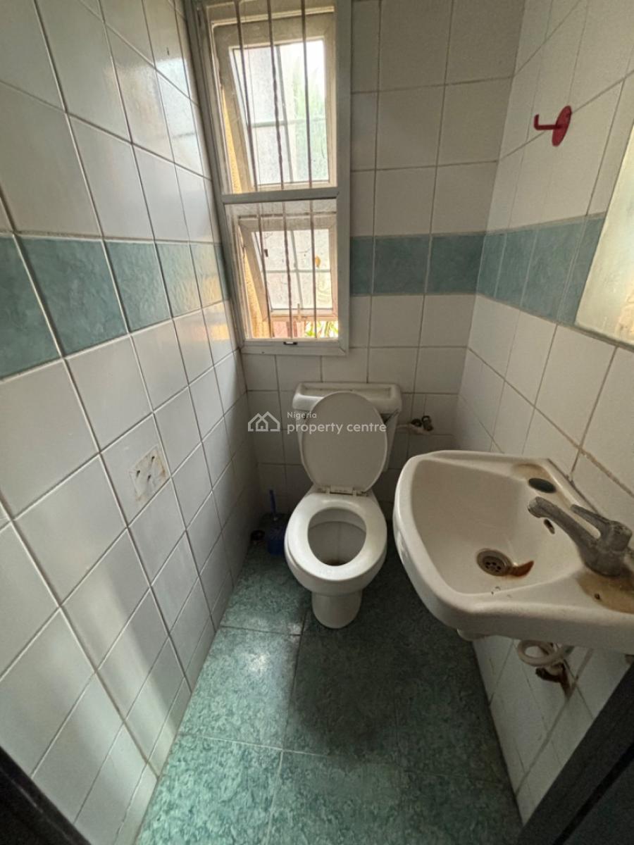 Old But Solid 4 Bedroom Terrace Duplex, Lekki Phase 1, Lekki, Lagos, Terraced Duplex for Rent