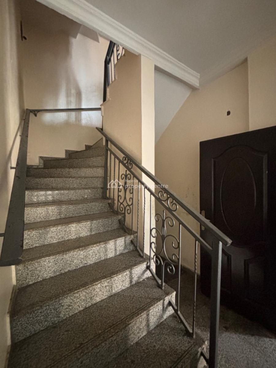 Old But Solid 4 Bedroom Terrace Duplex, Lekki Phase 1, Lekki, Lagos, Terraced Duplex for Rent