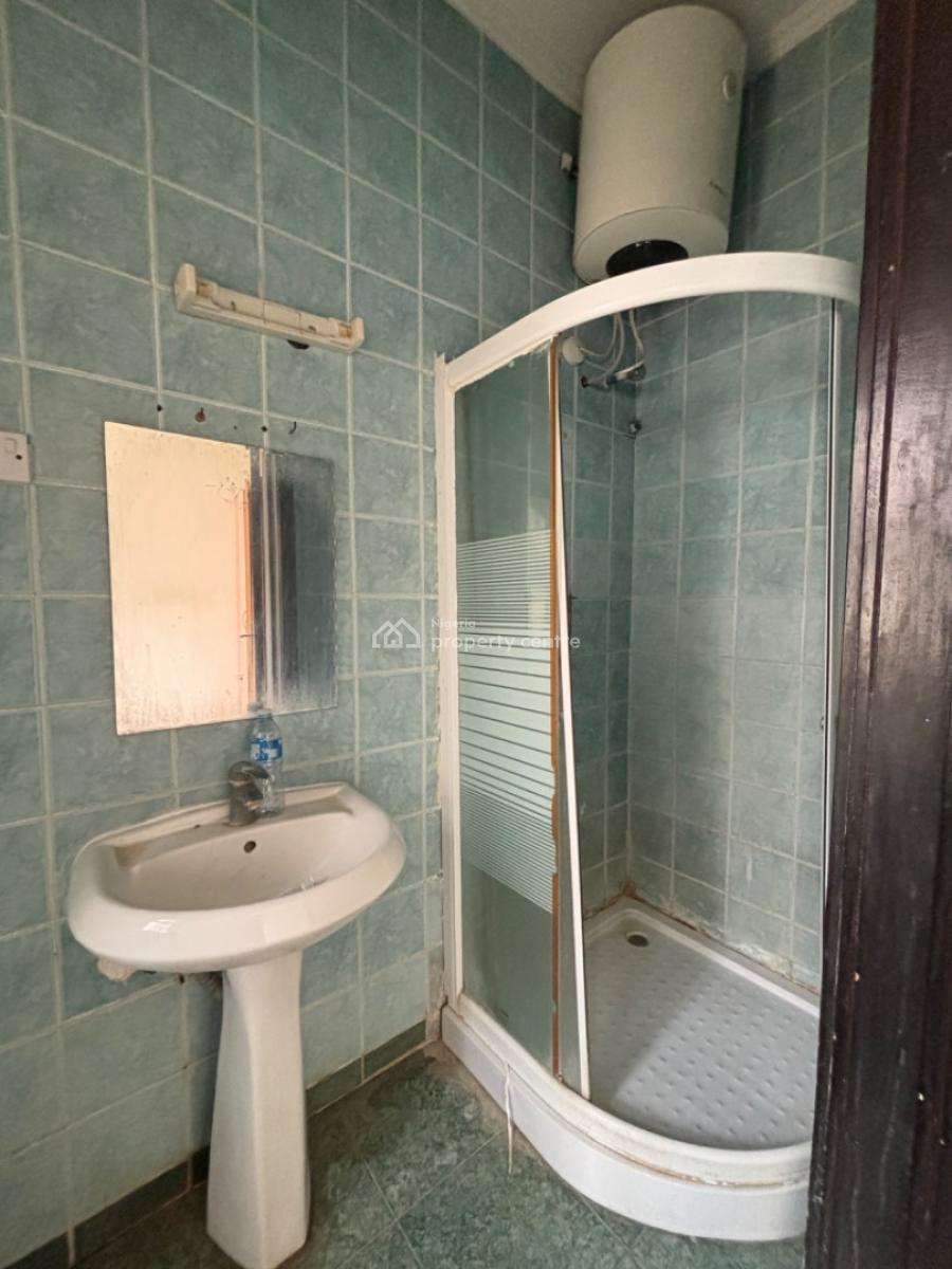 Old But Solid 4 Bedroom Terrace Duplex, Lekki Phase 1, Lekki, Lagos, Terraced Duplex for Rent