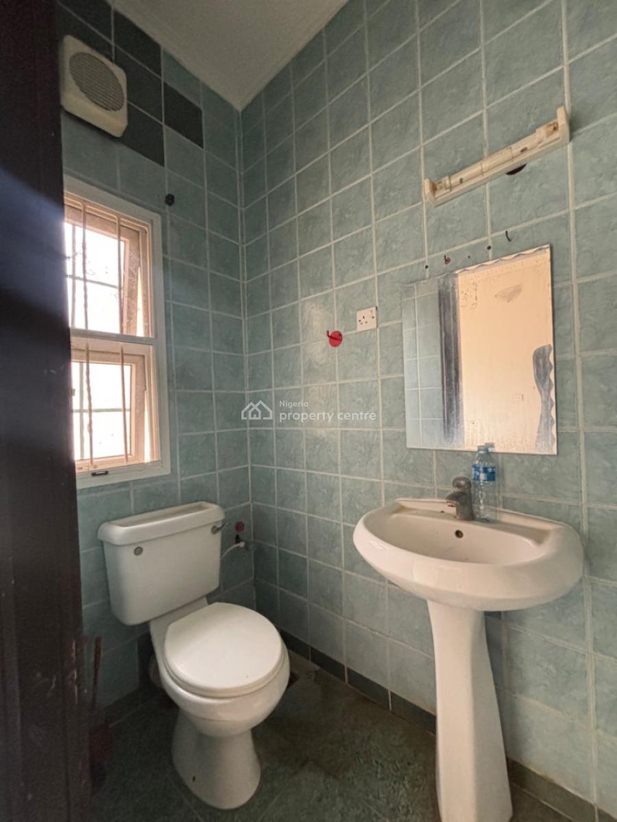 Old But Solid 4 Bedroom Terrace Duplex, Lekki Phase 1, Lekki, Lagos, Terraced Duplex for Rent