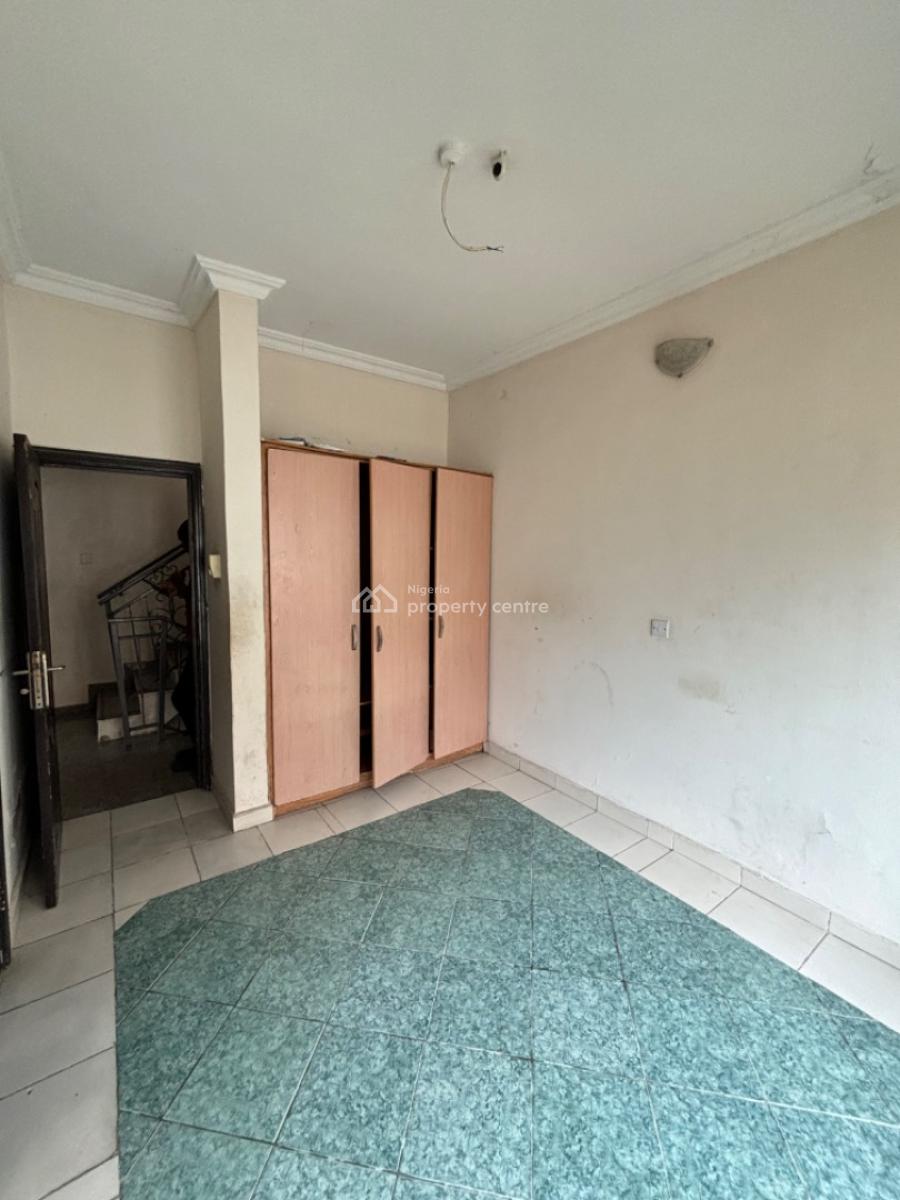 Old But Solid 4 Bedroom Terrace Duplex, Lekki Phase 1, Lekki, Lagos, Terraced Duplex for Rent
