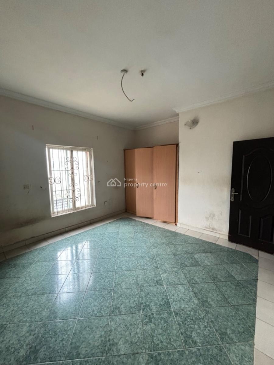 Old But Solid 4 Bedroom Terrace Duplex, Lekki Phase 1, Lekki, Lagos, Terraced Duplex for Rent
