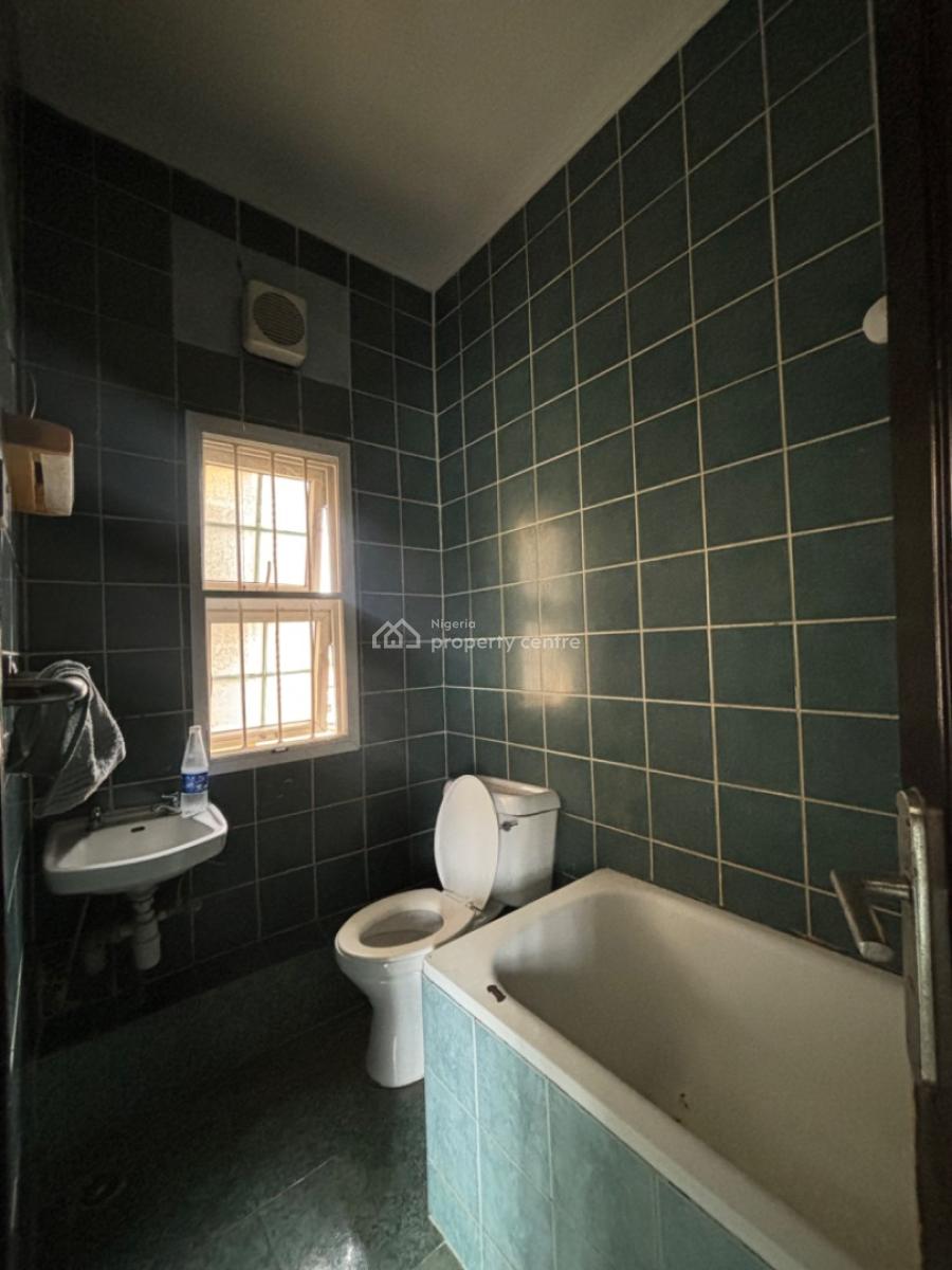 Old But Solid 4 Bedroom Terrace Duplex, Lekki Phase 1, Lekki, Lagos, Terraced Duplex for Rent