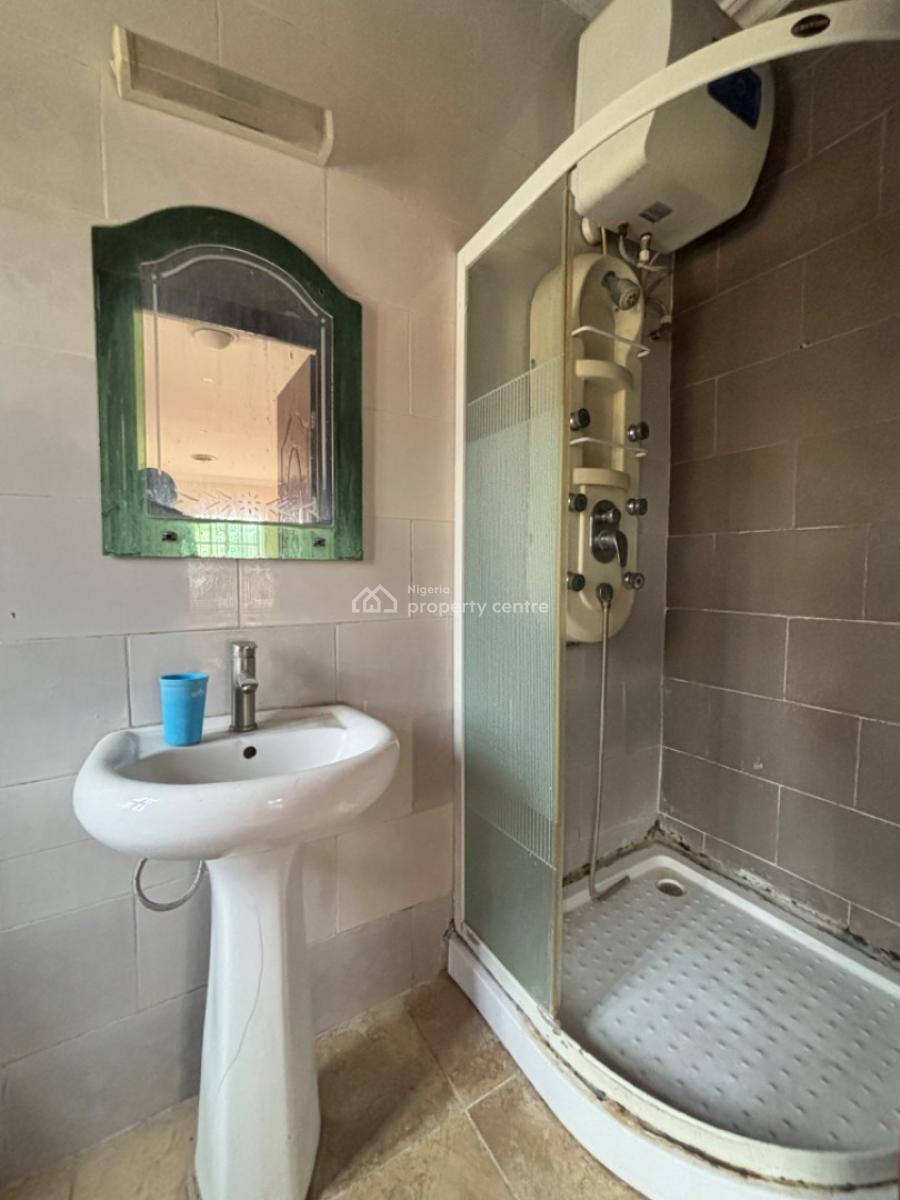 Old But Solid 4 Bedroom Terrace Duplex, Lekki Phase 1, Lekki, Lagos, Terraced Duplex for Rent