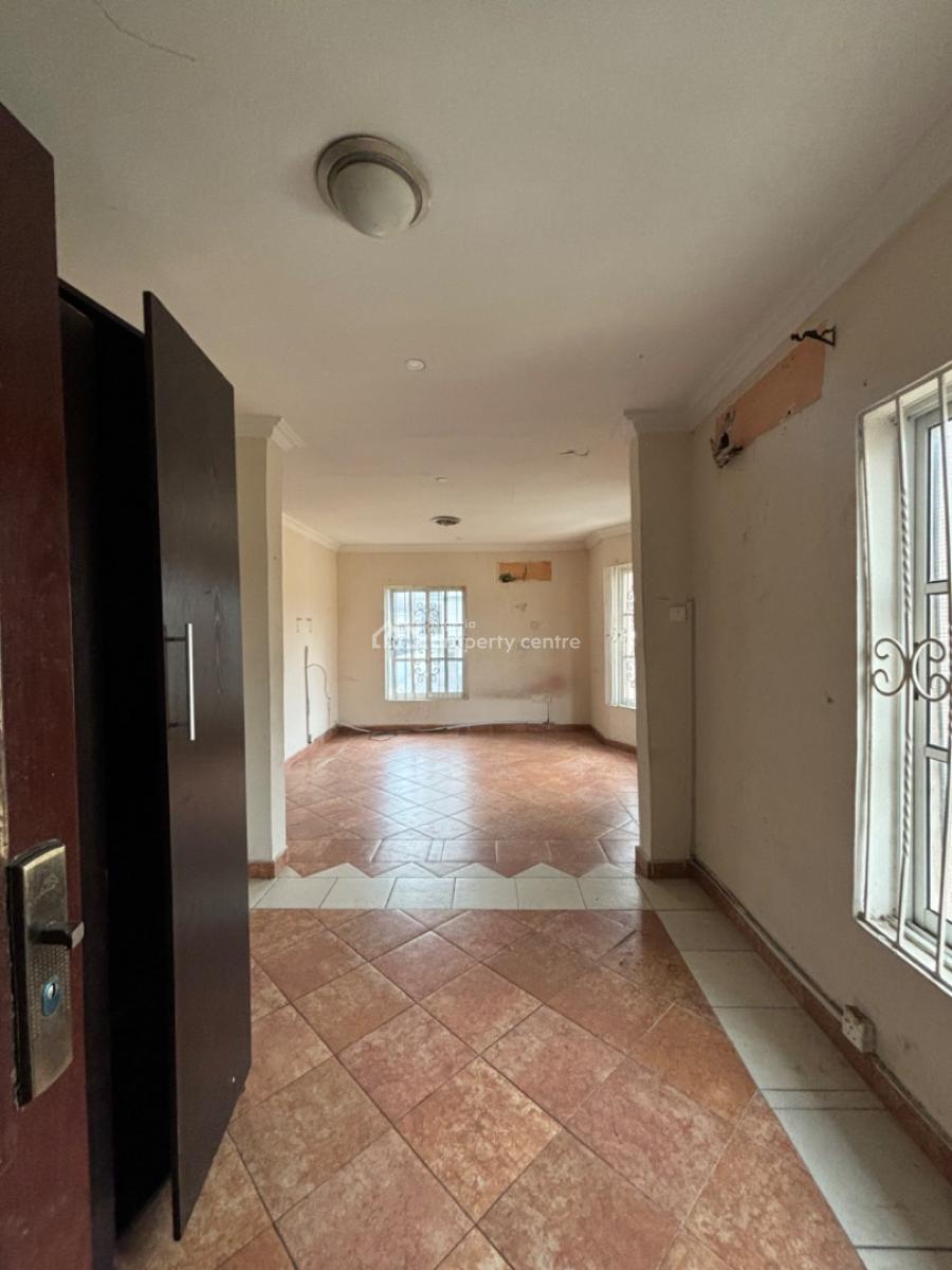 Old But Solid 4 Bedroom Terrace Duplex, Lekki Phase 1, Lekki, Lagos, Terraced Duplex for Rent