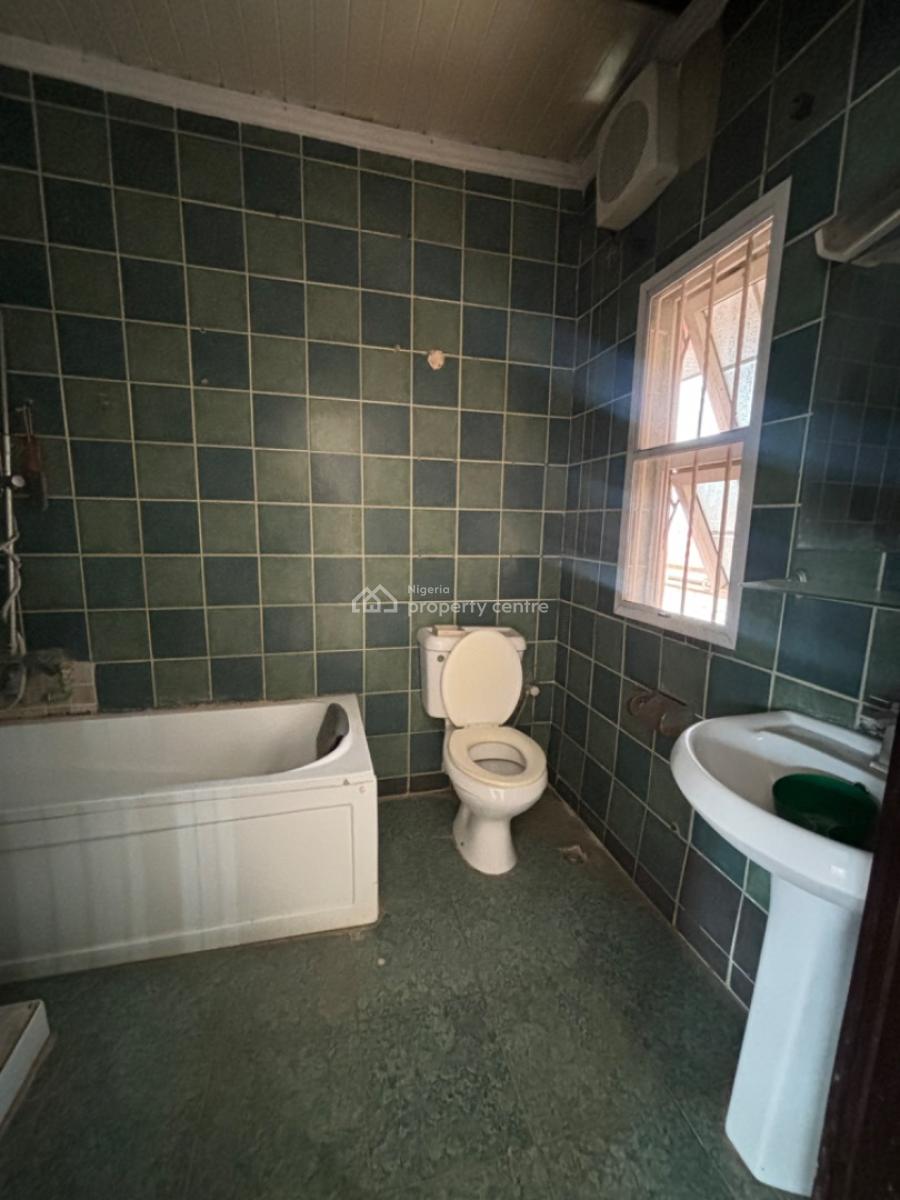 Old But Solid 4 Bedroom Terrace Duplex, Lekki Phase 1, Lekki, Lagos, Terraced Duplex for Rent
