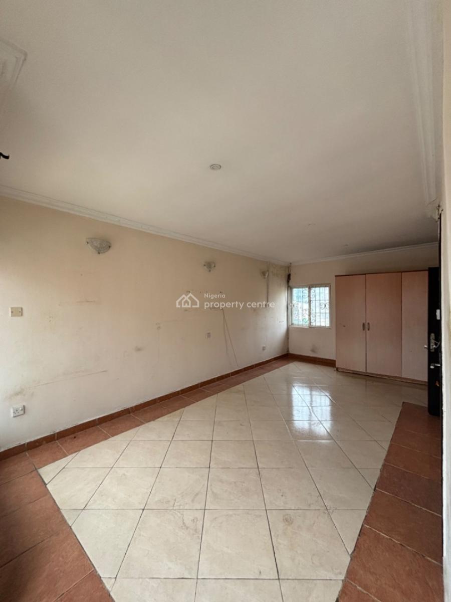 Old But Solid 4 Bedroom Terrace Duplex, Lekki Phase 1, Lekki, Lagos, Terraced Duplex for Rent