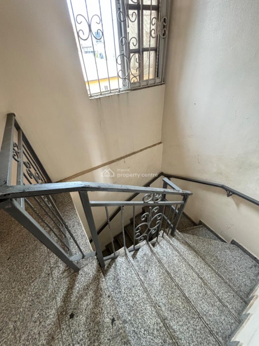 Old But Solid 4 Bedroom Terrace Duplex, Lekki Phase 1, Lekki, Lagos, Terraced Duplex for Rent