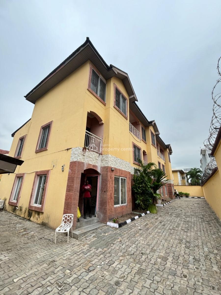 Old But Solid 4 Bedroom Terrace Duplex, Lekki Phase 1, Lekki, Lagos, Terraced Duplex for Rent