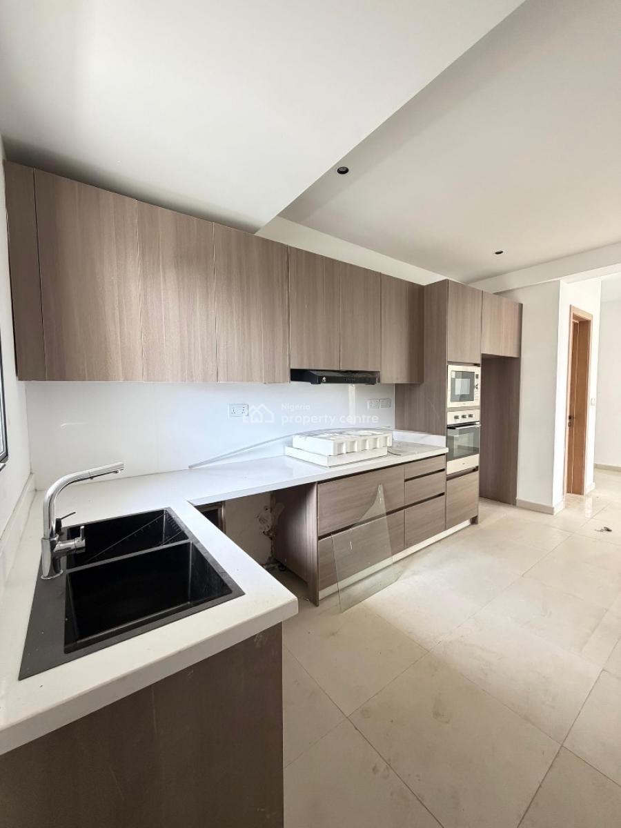 Well Built 2 Bedroom Apartment, Lekki Phase 1, Lekki, Lagos, Flat / Apartment for Sale