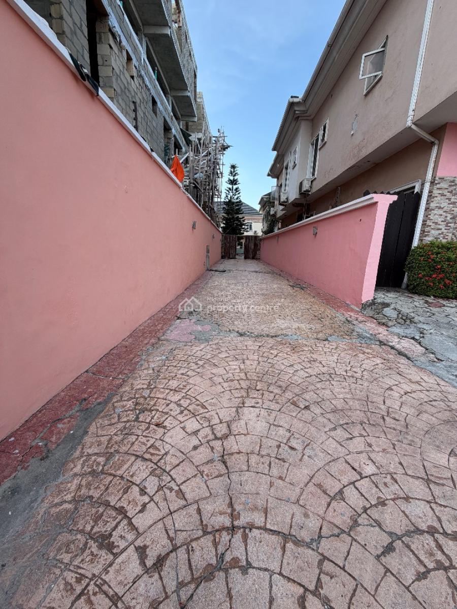 Spacious 5 Bedroom Duplex, Lekki Phase 1, Lekki, Lagos, Commercial Property for Rent