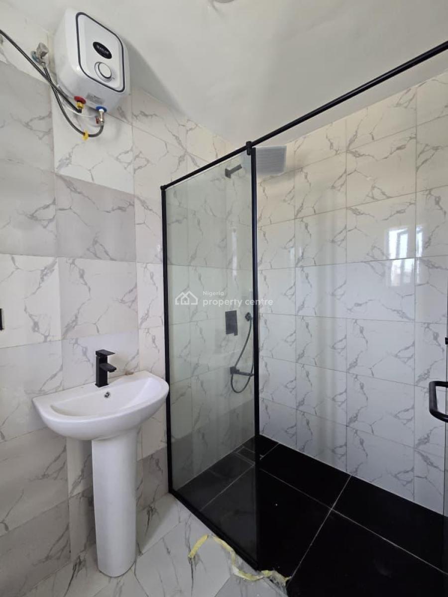 Fully Serviced 1 & 2 Bedroom Apartments with Swimming Pool, & Gym, Close Proximity to Business Districts, Restaurants, Schools, Malls, Lekki Phase 1, Lekki, Lagos, Flat / Apartment for Sale